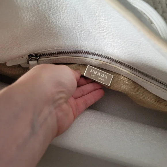 Authentic Prada Daino Bianco Leather Bag Baguette Shoulder Y2k 2000s Vintage - Picture 11 of 11